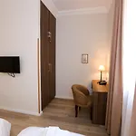 Hermes 4* טיראנה