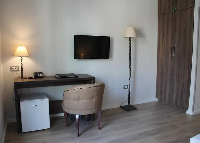 Hermes 4* Tirana