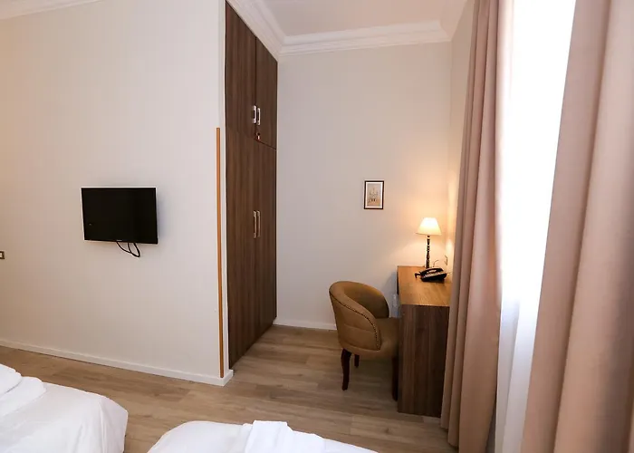 Hermes 4* Tirana